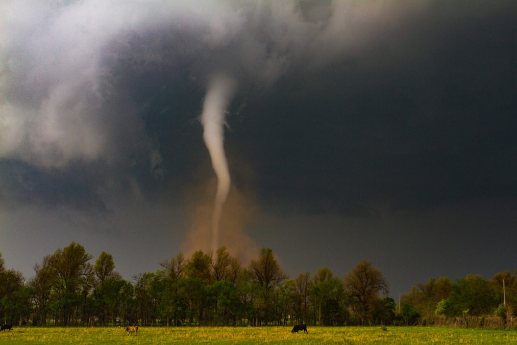 tornado-chasing-in-kansas_t20_vKwPjj